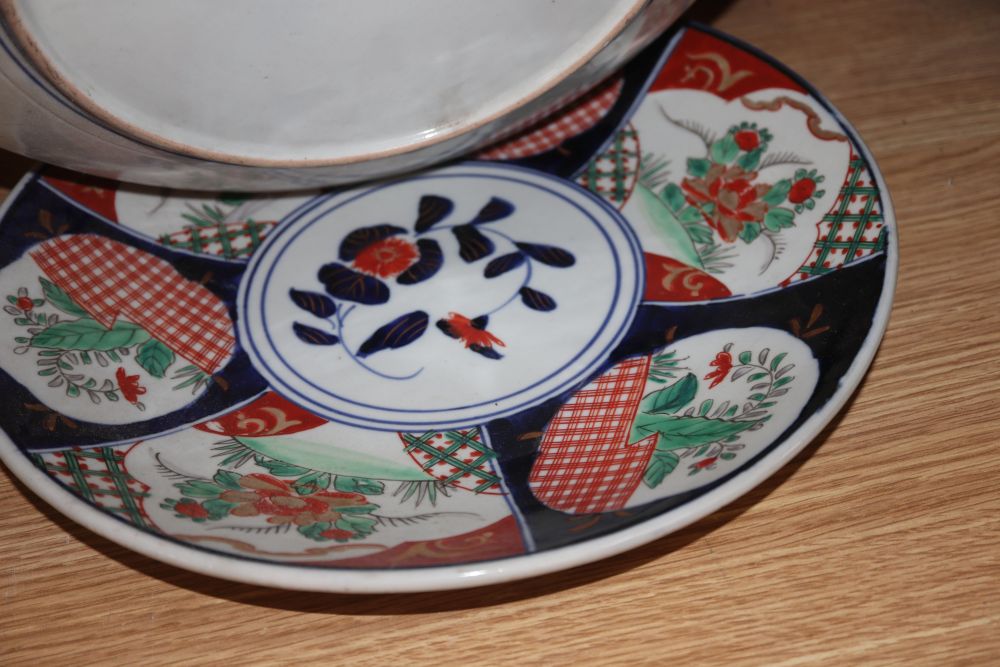 A pair of Japanese Imari plates with scalloped rims and two other Imari plates